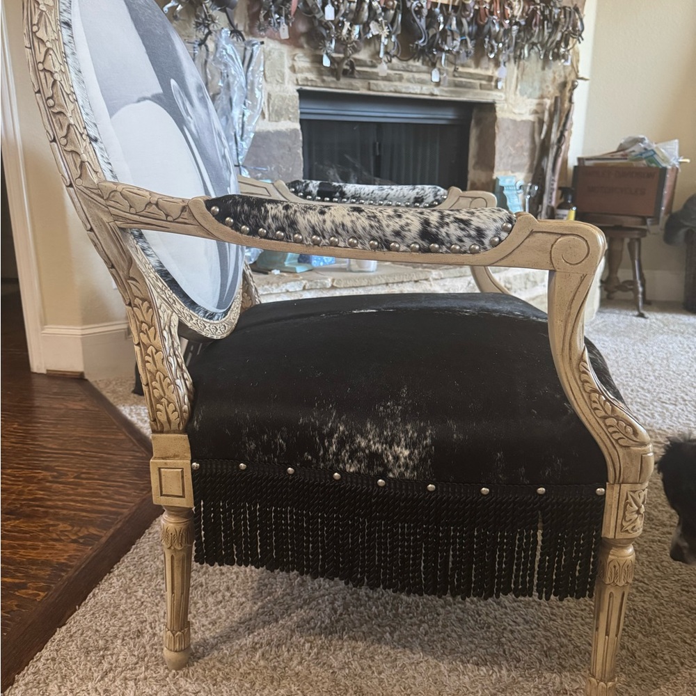 Johnny Cash Elegant Black and Cream hair on hide Accent Chair - Picture 4 of 4